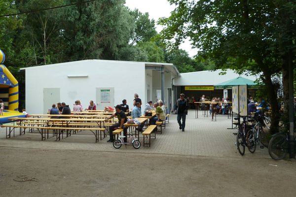 Eingang zur neuen Bruchfesthalle